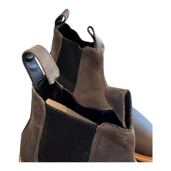 Nisolo Go-To Lug Chelsea Boot in Grey - Picture 9 of 13